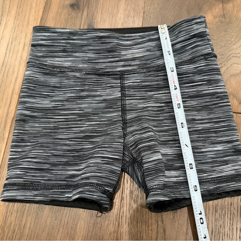 Old Navy Active Girls Go-Dry Space-Dye Athletic Shorts
S 6/7